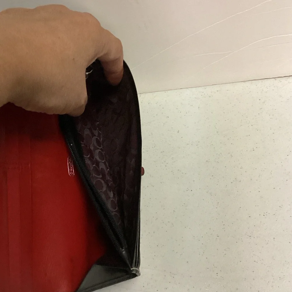 Coach Vintage Black Leather Wallet with Silver Clasp - Picture 14 of 16